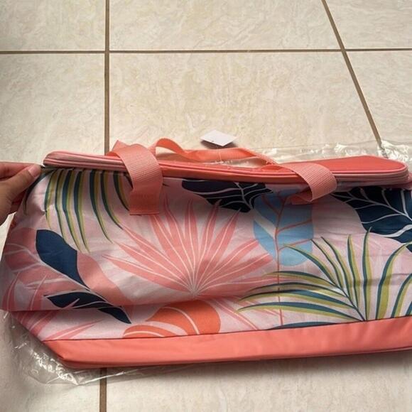 Neutrogena Summer Cooler Bag Tote - Picture 3 of 4